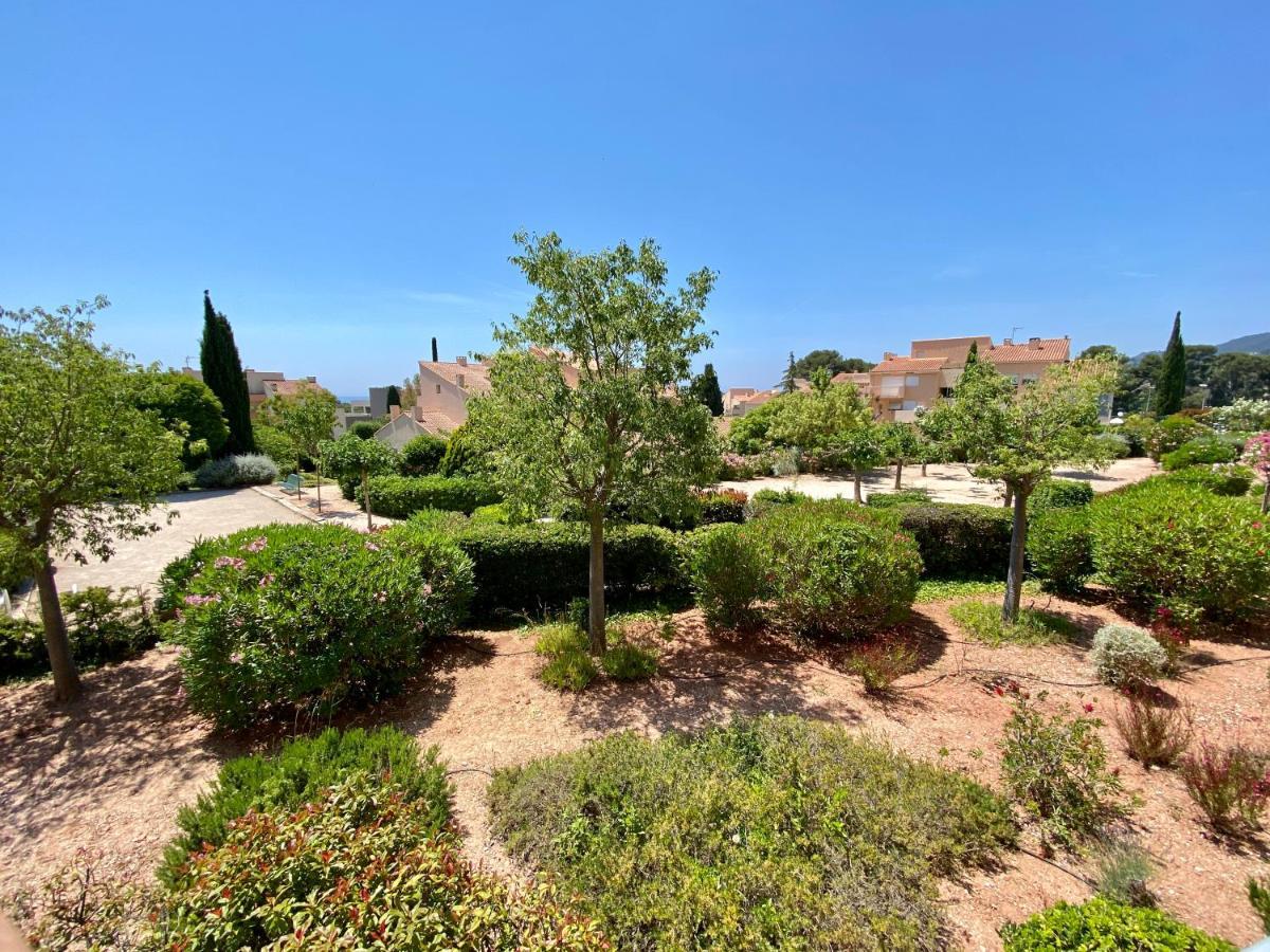 Superbe Appartement Avec Grande Terrasse Carqueiranne Exterior photo