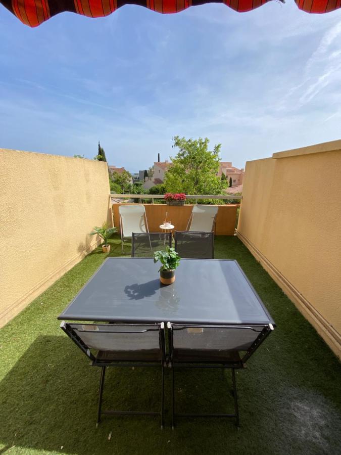 Superbe Appartement Avec Grande Terrasse Carqueiranne Exterior photo